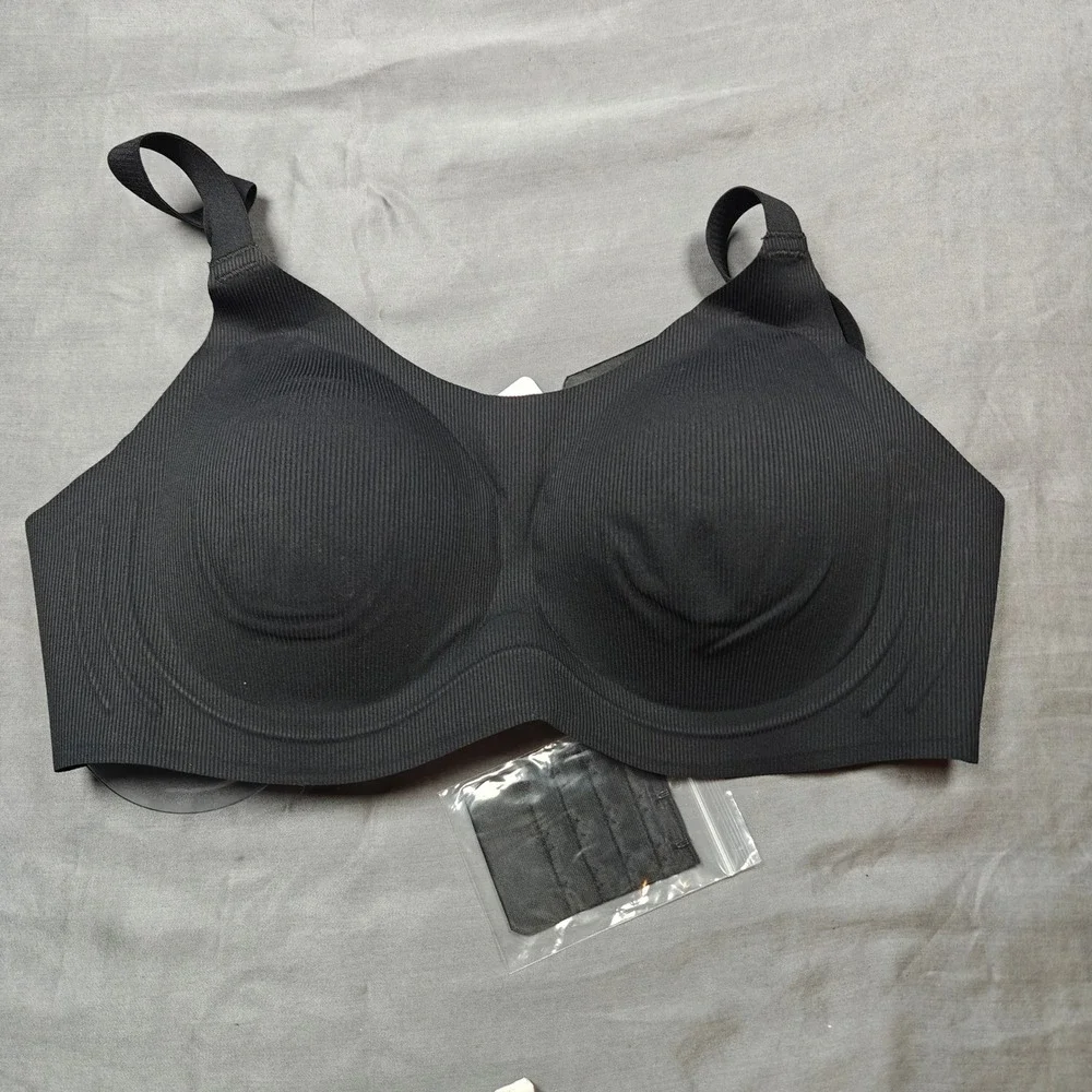 Comfelie Everyday Bra EB058 Black Seamless Wireless Ribbed Size Small New‎